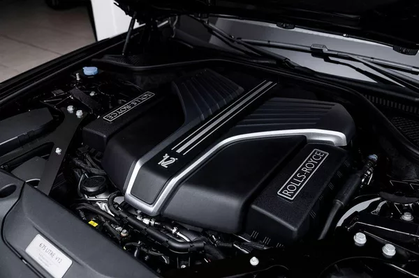 Rolls-Royce Ghost Black Badge / Skladem - foto 22