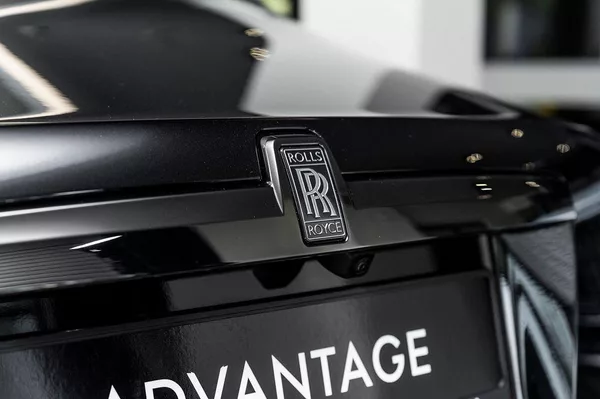Rolls-Royce Ghost Black Badge / Skladem - foto 26