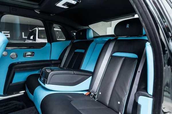 Rolls-Royce Ghost Black Badge / Skladem - foto 8