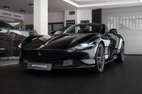 Ferrari Roma Spider /Karbon/NeroPurosangue