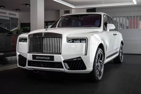 Rolls-Royce Cullinan Black Badge/Bespoke/Starling r
