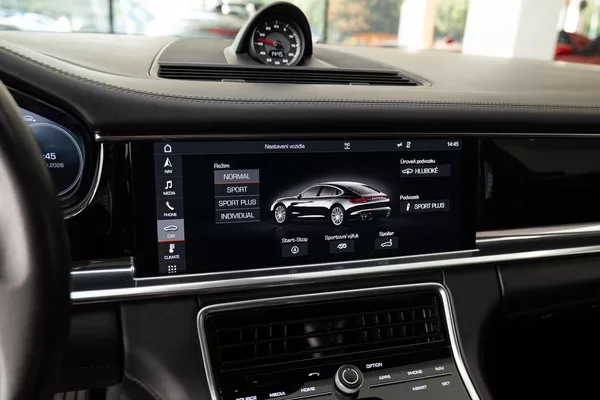 Porsche Panamera - foto 14