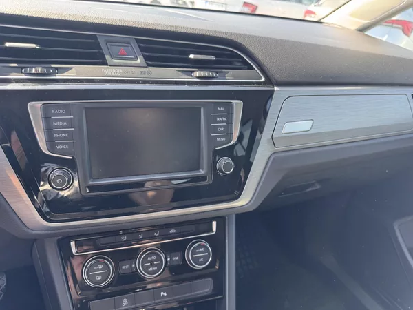Volkswagen Touran 2.0 TDi, 110 kW, 97 tis km - foto 11