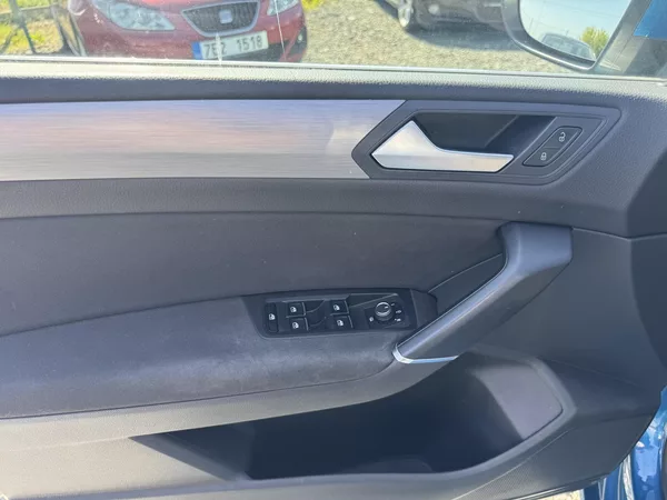 Volkswagen Touran 2.0 TDi, 110 kW, 97 tis km - foto 13