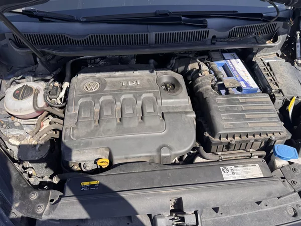 Volkswagen Touran 2.0 TDi, 110 kW, 97 tis km - foto 4