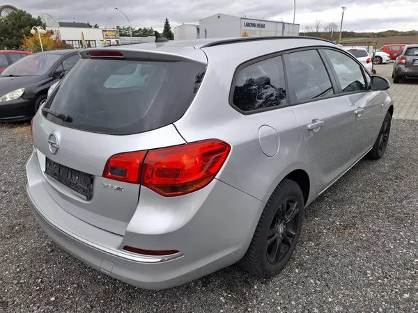 Opel Astra 1,6 CDTI ECOFlex - foto 4