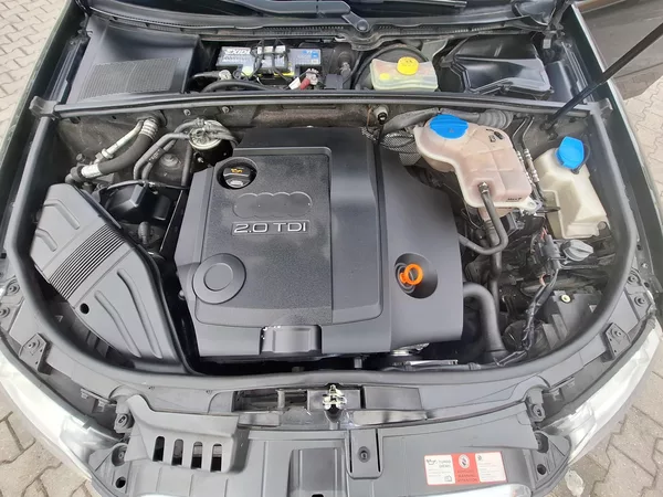 Audi A4 2,0 TDI - foto 9