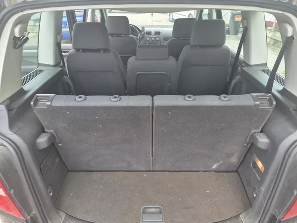 Volkswagen Touran 2,0 TSi 7 míst - foto 7