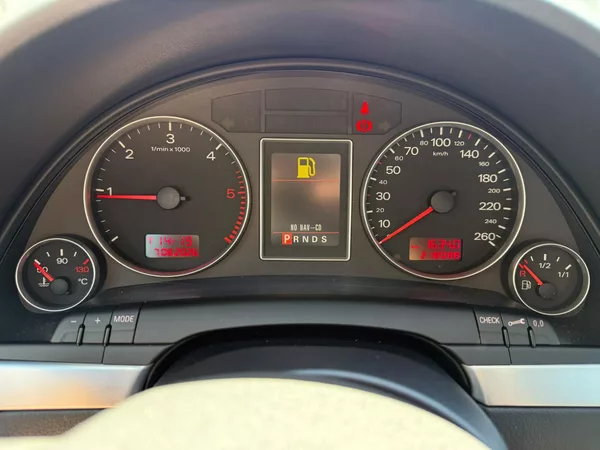 Audi A4 2,0 TDI automat - foto 11