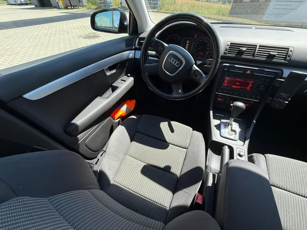 Audi A4 2,0 TDI automat - foto 13