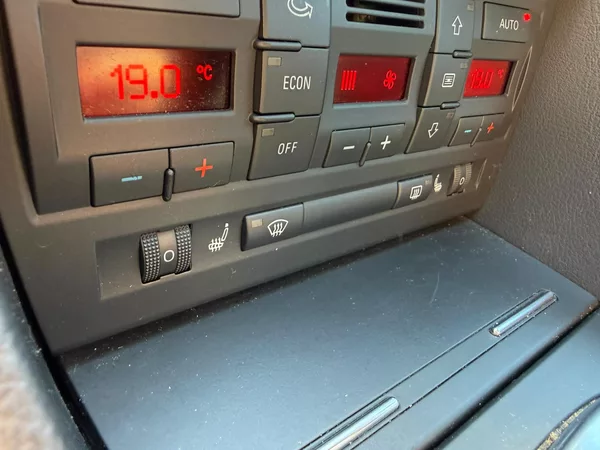 Audi A4 2,0 TDI automat - foto 14
