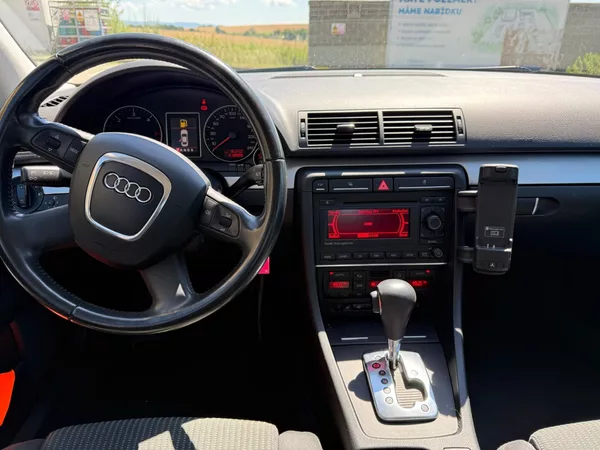 Audi A4 2,0 TDI automat - foto 5