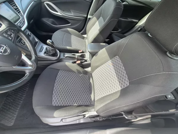 Opel Astra 1,6 CDTI - foto 6