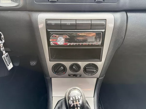 Škoda Octavia 1,9 TDI TOUR xenon - foto 11