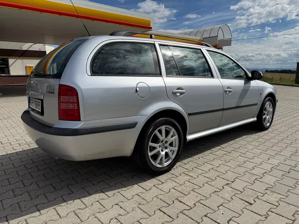 Škoda Octavia 1,9 TDI TOUR xenon - foto 4