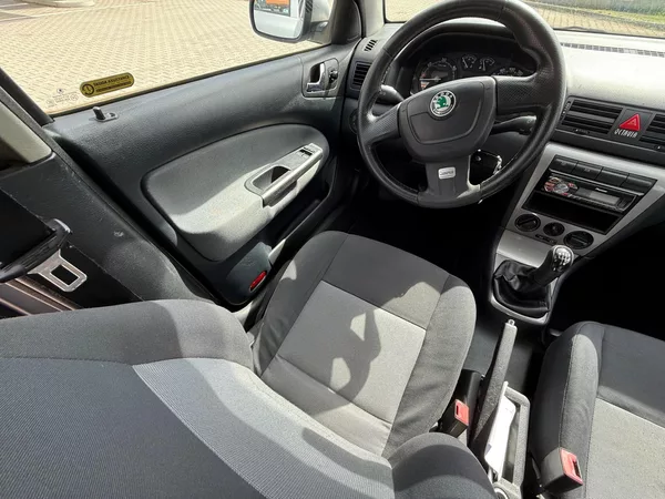 Škoda Octavia 1,9 TDI TOUR xenon - foto 8