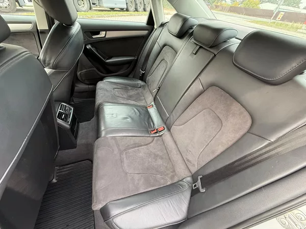 Audi A4 2,0 TDI - foto 10
