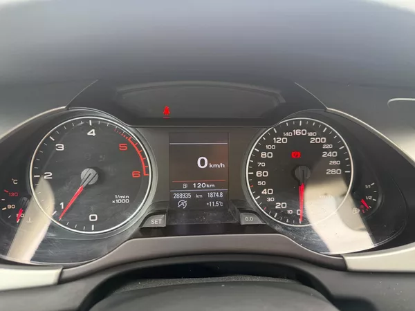 Audi A4 2,0 TDI - foto 13