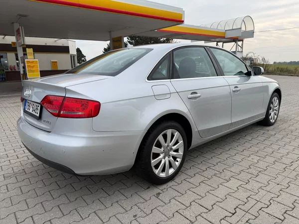 Audi A4 2,0 TDI - foto 4