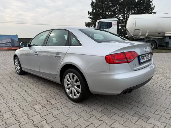 Audi A4 2,0 TDI - foto 5