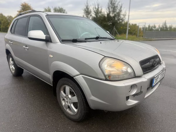 Hyundai Tucson 2,0 TDI 4X4 STK 2027 KLIMATIZ - foto 7