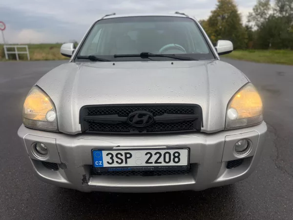 Hyundai Tucson 2,0 TDI 4X4 STK 2027 KLIMATIZ - foto 8