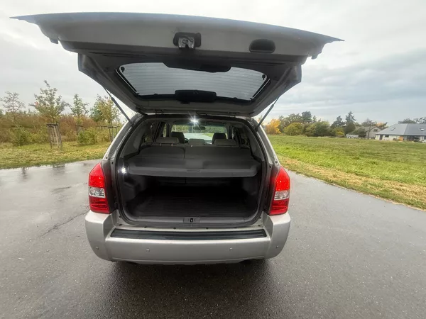 Hyundai Tucson 2,0 TDI 4X4 STK 2027 KLIMATIZ - foto 9