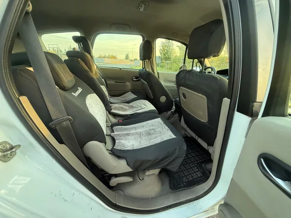 Renault Scénic 1,5 DCI GRAND 7 MÍST - foto 11