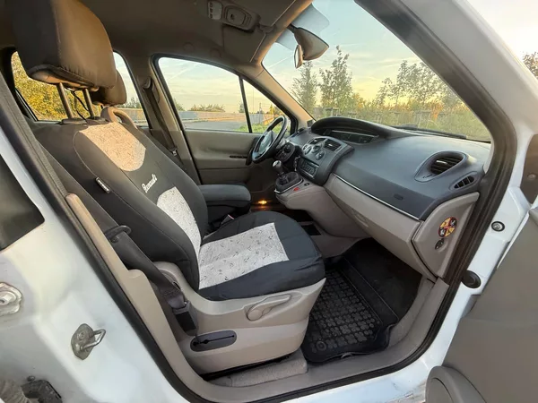 Renault Scénic 1,5 DCI GRAND 7 MÍST - foto 9
