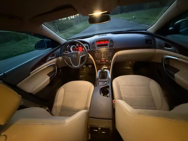 Opel Insignia 2,0 118 kW KOMBI - foto 11