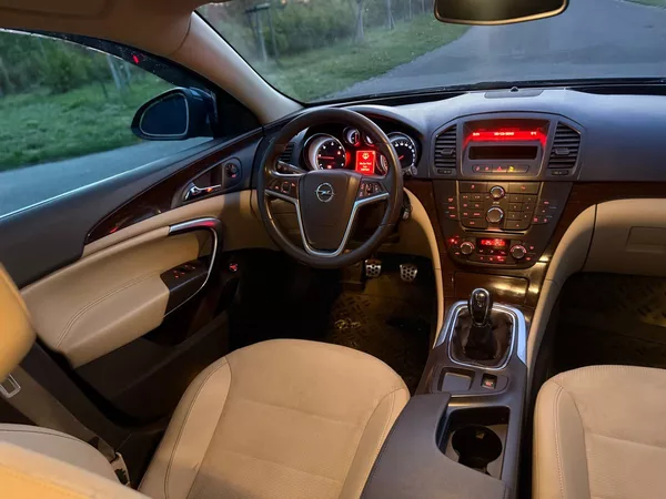 Opel Insignia 2,0 118 kW KOMBI - foto 12