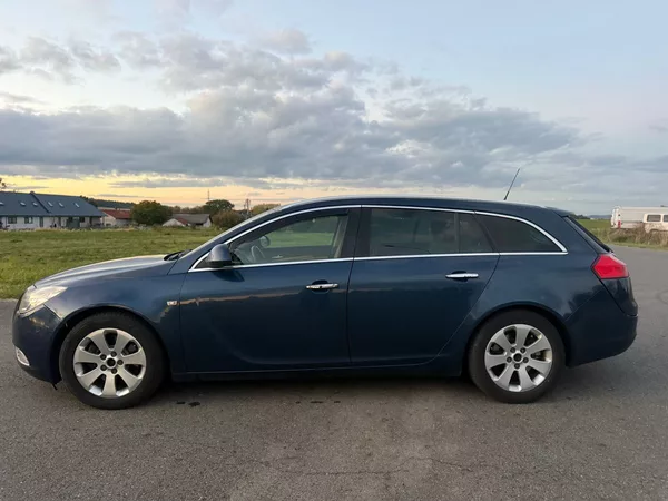 Opel Insignia 2,0 118 kW KOMBI - foto 2