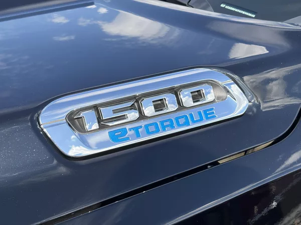 RAM 1500 Limited 5.7 V8 HEMI 2026 - foto 11