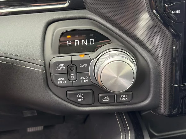 RAM 1500 Limited 5.7 V8 HEMI 2026 - foto 20
