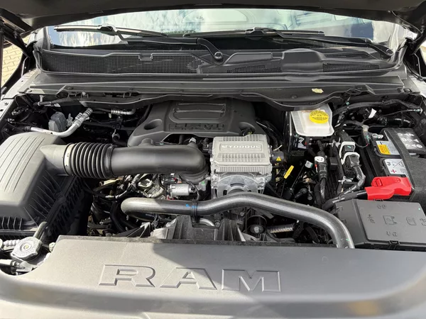 RAM 1500 Limited 5.7 V8 HEMI 2026 - foto 37