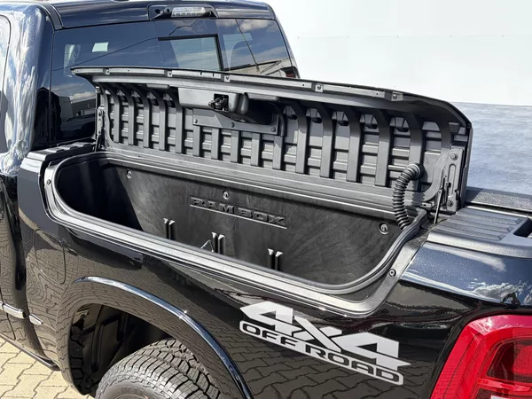 RAM 1500 Limited 5.7 V8 HEMI 2026 - foto 6