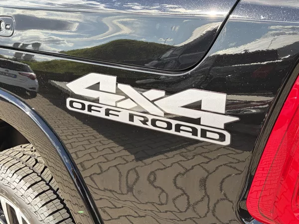 RAM 1500 Limited 5.7 V8 HEMI 2026 - foto 7