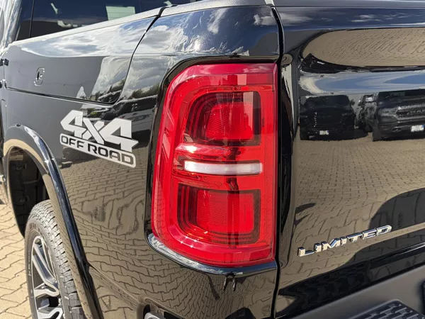 RAM 1500 Limited 5.7 V8 HEMI 2026 - foto 8