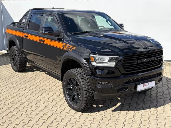 Dodge RAM 1500 Laramie 5.7 V8 HEMI LIFT - foto 2