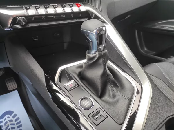 Peugeot 3008 1,5BlueHDi S&S, ALLURE, ČR - foto 33