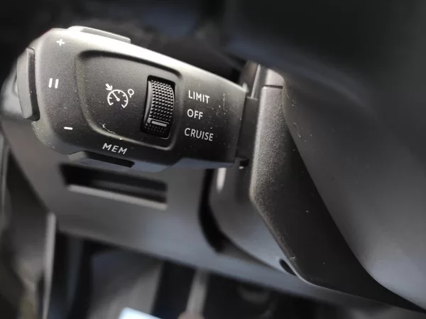 Peugeot 3008 1,5BlueHDi S&S, ALLURE, ČR - foto 39