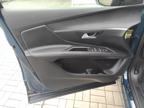 Peugeot 3008 1,5BlueHDi S&S, ALLURE, ČR - foto 41