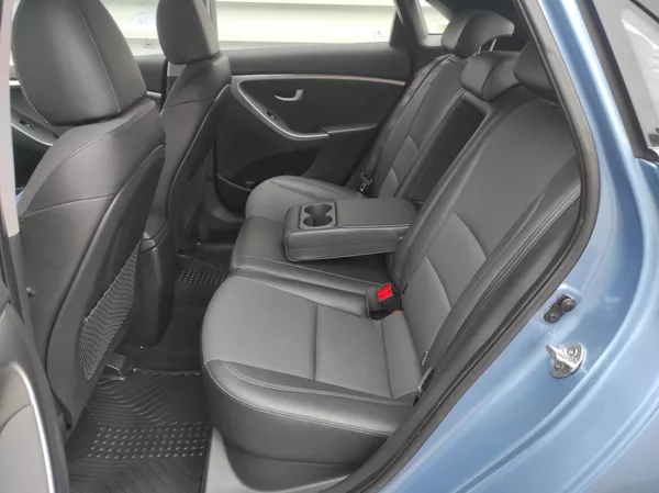 Hyundai i30 1.6 CRDI 94kw Trikolor - foto 11