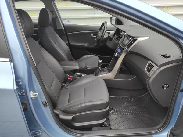 Hyundai i30 1.6 CRDI 94kw Trikolor - foto 13