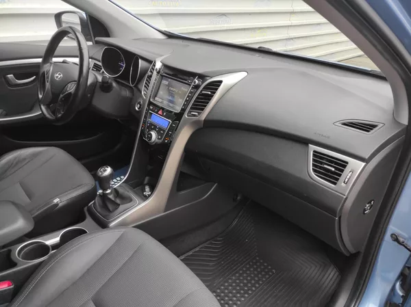Hyundai i30 1.6 CRDI 94kw Trikolor - foto 14