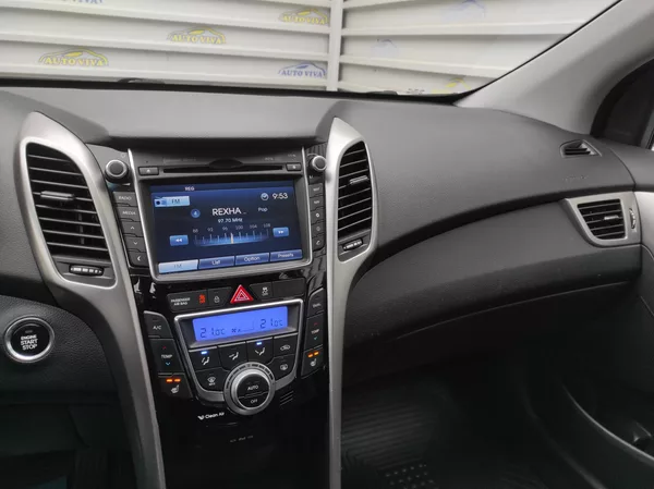Hyundai i30 1.6 CRDI 94kw Trikolor - foto 16