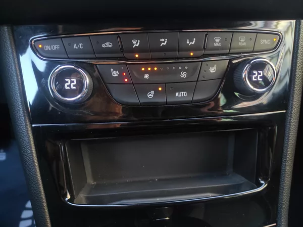 Opel Astra 1,2Turbo, 107kW, Elegance, S/s - foto 20