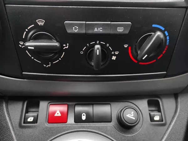 Peugeot Partner Tepee 1,6 BlueHDi Top KM,ACTIVE,ČR - foto 19
