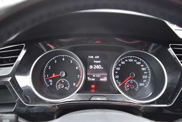 Volkswagen Touran 1.4TSI 110kw COMFORTLINE SOUND - foto 33