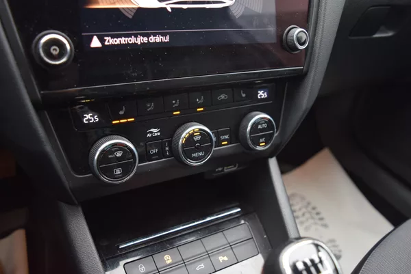 Škoda Octavia 1.5TSI 110kwSTYLE FULL LED TAŽ - foto 24